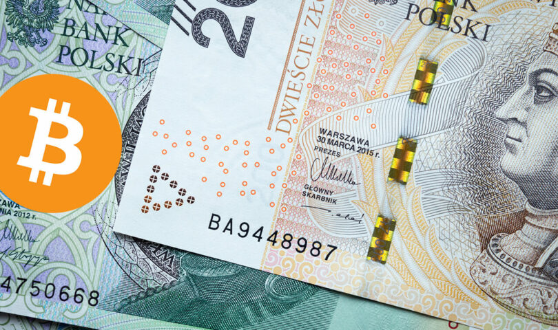 Banknoty PLN i bitcoin